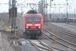 Hier 143 141 bei der Einfahrt in den Bahnhof von Mainz Bischofsheim am 29.12.2011.