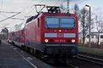 143 157 bringt am 01.04.2012 den RE 17479 nach Dresden-Cotta.