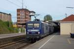 143 571-8 und Schwestermaschine fuhren am 30.04.2012 mit einem Kesselwagenzug durch den Osnabrcker Hbf.