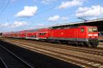 Die 143 307-7 schiebt den RE7 aus Berlin Schnefeld Flughafen am 08.08.2012