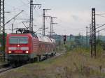 143 122 bei der Einfahrt mit ihrem RE in Dresden Friedrichstadt am 17.10.12