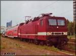Am Abend des 24.05.2001 wartet 143 048 auf Ausfahrt nach Altenburg im Bayerischen Bahnhof in Leipzig