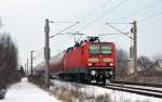 143 066 zog am 13.12.12 eine RB nach Halle(S) durch Greppin Richtung Bitterfeld.