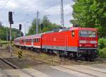 Am 03.08.06 fhrt die 143 610-4 mit einem RegionalExpress durch den schnen Ort Blankenheim.