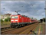 Am 14.08.06 Bf Radebeul Ost: Lok 143 306-9 mit RE38506 nach Cottbus.