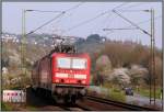 Die 143 073-5 mit einen Regional Express am Haken ist unterwegs auf der rechten Rheinstrecke bei Erpel ,bildlich erfasst im April 2013.