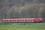 143 949 am 19.4.13 mit einer S6 nach Essen Hbf bei Kettwig.