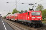 Nachschuss am 25.04.2014 auf die Freiburger 143 055-2, als diese mit einer HVZ-RB (Neuenburg (Baden) - Freiburg (Brsg) Hbf) in Müllheim (Baden) an den Bahnsteig fuhr.