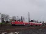 Am 13.4.13 konnte 143 012 mit ihrem Regionalzug, welcher abweichend aus 4 statt 5 Doppelstockwagen bestand, in Oberesslingen aufgenommen werden.