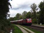 143 106 konnte am 20.8.14 mit einem Doppelstockzug bei Kirchentellinsfurt aufgenommen werden.