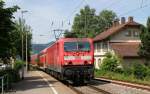 143 042-0 mit der RB 26929 (Freiburg(Brsg)Hbf-Neustadt(Schwarzw)) in Kirchzarten 28.5.15