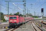 143 052 erreichte am 25.5.12 mit einem X-Wagen-Zug als S4 den Bahnhof Ansbach.