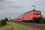 Nachschuss auf HVZ-Verstärker (Neuenburg (Baden) - Freiburg (Brsg) Hbf), der am 12.05.2015 von der Freiburger 143 364-8 geschoben wurde, als sie bei Hügelheim in Richtung Heitersheim fuhr.