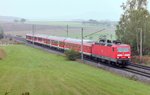 143 876 zog am 1.10.04 vier n-Wagen als RE von Treuchtlingen nach Würzburg.
