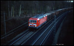 Ein kleines Wolkenloch ließ die Sonne genau auf die 143968 scheinen, als sie am 17.01.1998 um 9.25 Uhr mit einem Güterzug am Ortsrand von Hasbergen in Richtung Münster unterwegs war.
