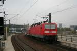 DB 143 889-4 am 25.10.2008 bei der Ausfahrt aus dem Berlinder Hbf.