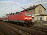 Die 143 283 am 13.05.2008 mit einer RB bei der Ausfahrt aus Redwitz (Rodach).