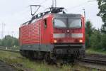 143 855-5 fhrt am 11.8.09 durch Ratingen-Lintorf.Ich find die Lok hat mal nen Waschgang verdient