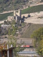 Eine E-Lok der Baureihe 143 fhrt am Wahltag 2009 (27.09.