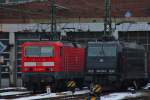143 897 und 185 570 stehen am 04.01.10 in Frankfurt(Main).(Bild wurde von einer ffentlichen Strae aus aufgenommen)