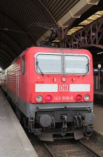 Hier steht 143906 am 3.2.2012 mit einer RB27 abfahrbereit in Mnchengladbach Hbf.