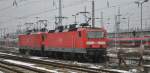 in Berlin Lichtenberg B6 am Bock stehen  BR 143 mit BR 112 voll aufgepgelt als Reserve fr DB Regio.Es soll Schnee am WE geben.
