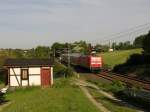 Regionalexpress am Morgen des 16.05.2015 in Jößnitz auf dem Weg nach Dresden mit der 143 875.