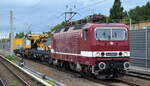 DeltaRail GmbH, Frankfurt (Oder) mit  243 650-9  [NVR-Nummer: 91 80 6143 650-0 D-DELTA] mit einem Gleisbauschienenkran vom Typ KIROW MULTITASKER KRC 910 der Firma LEONHARD WEISS + Schutz- u.