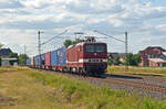 Delta Rail führte mit 243 864 am 19.06.25 einen Containerzug durch Jütrichau Richtung Roßlau. Ziel war der Grenzbahnhof Frankfurt(O).