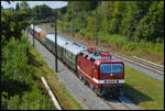 Anl�sslich der HanseSail verkehrte am 08.08.2026 die Elektrolok des BW Halle P 143 005-7 alias 243 005-6 mit dem LDC-Sonderzug DZ 4770 Cottbus - Warnem�nde und konnte hier kurz vor dem Ziel in Rostock