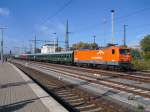 143 001 kam auch zum V300 Treffen nach Weimar am 09.10.10, hier zusehen im Hbf Weimar.