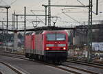 Seit einiger Zeit sind 143er wieder im Güterverkehr anzutreffen ihrer ursprünglichen Aufgabe. Hier fuhren die beiden Ladys 143 326-7 und 143 891-0 als Lokzug durch Leverkusen Opladen.

Opladen 04.03.2017