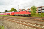 Beim Schieben ist hier die 143 194 am Abend des 8.5.2017 an einem RB 27 nach Mönchengladbach Hbf in Rheydt Hbf zu sehen.