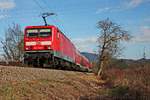 Nachschuss am 30.03.2016, als die Freiburger 143 350-7 ihre HVZ-RB (Neuenburg (Baden) - Freiburg (Brsg) Hbf) in kürze an den Bahnsteig von Müllheim (Baden) fuhr.