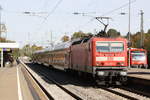 143 965 mit einem RE nach Stuttgart Hbf am 13.10.17 in Nürtingen.