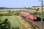 Frühmorgens am 07.07.2015 bei Feilitzsch mit Blick auf eine 143 mit dem Dosto-RE 30 nach Dresden in schönster Morgensonne.....