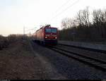 143 871-2 der S-Bahn Mitteldeutschland (DB Regio Südost) als S 37748 (S7) von Halle(Saale)Hbf Gl. 13a nach Halle-Nietleben erreicht den Hp Halle Zscherbener Straße auf der Bahnstrecke Merseburg–Halle-Nietleben (KBS 588). [5.3.2018 | 17:06 Uhr]