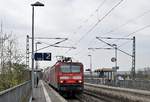 DB Regio 143 114 mit RB 12512 Koblenz Hbf - Rommerskirchen macht am 09.04.18 Station am Haltepunkt Urmitz Rheinbrcke kurz vor der berquerung des Rheins.