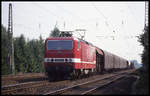 143566 ist hier am 27.07.1994 um 10.48 Uhr mit einem Güterzug bei Neubeckum in Richtung Hamm unterwegs.