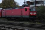 Mitzieher von der 143 825-8 die mit einem RB27 in Rheydt Hbf 25.10.2018