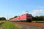 Die 143 316-8 schiebt am 28.06.2019 den Kreuzfahrer von Berlin durch Nassenheide nach Warnemünde.