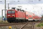 Kein Regio - DB 143 055-2 mit Überführung nach Mukran am 11.04.2019 durch Anklam. Standort Hafenstrasse Ecke Silostrasse.