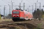 DB 143 238 vor Zug auf RE3 nach Stralsund am 12.04.2019 durch Anklam kurz vor Pkb.