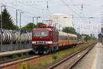 Städteexpress Kreidemännchen Erfurt - Binz am 08.06.2019 mit 243 936-2 durch den Bf Anklam