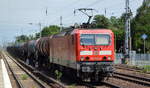 DeltaRail GmbH, Frankfurt (Oder) mit der angemieteten  143 055-2  (NVR-Nummer   91 80 6143 055-2 D-DB ) und Kesselwagenzug am 21.06.21 Berlin Hirschgarten.