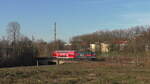 Die 143 326-7 von DB Gebrauchtzug fährt am 11.03.2022 mit dem WFL-Ersatzzug auf der RB 46 über die Nokiabahn in Richtung Bochum Hbf. Hier passiert sie gerade Herne und erreicht in Kürze den Haltepunkt Bochum-Riemke.