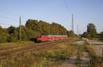 Am frühen Abend, des 21.09.2023 bremste die 143 267 ihren RE3 3312 Lutherstadt Wittenberg - Stralsund in den Bahnhof von Miltzow hinein.