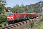 selten sind sie geworden im Elbtal: 143 661 mit einem Zug der S1 nach Schöna, Kurort Rathen, 30.04.2024