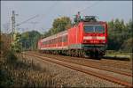 Wegen eines defekten Steuerwagens musste die  Dortmunder 143 187 als Steuerwagenerstz fungieren. Hier rollt sie am Zugschluss der RB91 (RB 39170)  RUHR-SIEG-BAHN  von Siegen nach Hagen. (06.10.07)