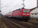 143 849-8 schiebt den  Airport-Express-Schnefeld  als RB 14 in den Bahnhof Lbbenau/Spreewald. Datum: 20.11.2007